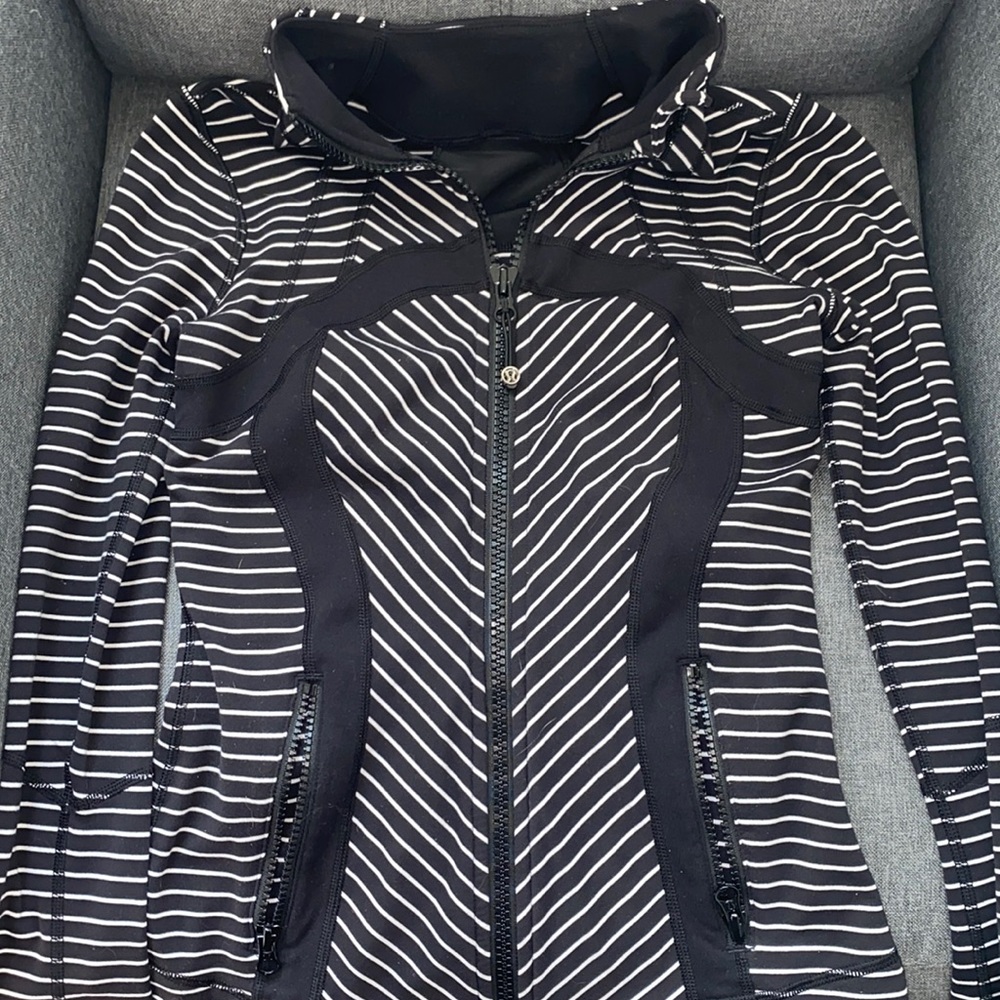 Lululemon Sweater. Size Small.